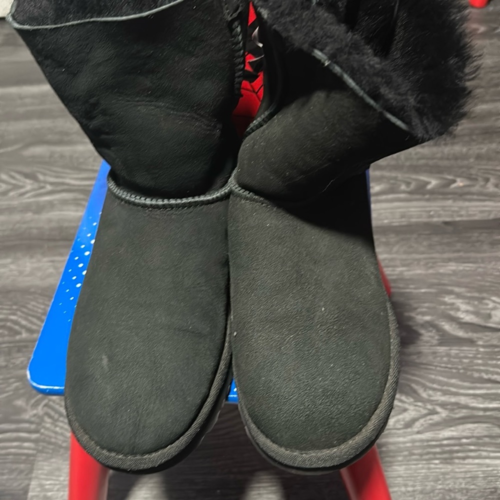 Uggs, white and black bailey bow. BRAND NEW, small stain due to storage, NO BOX